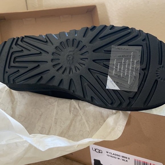 UGG Boot - Classic Mini II - Picture 3 of 3